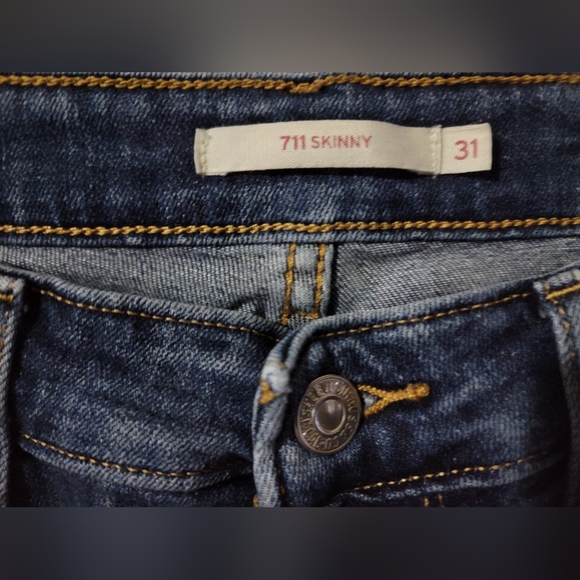 Womens 711 Levi's Mid Rise Jeans - Picture 2 of 3
